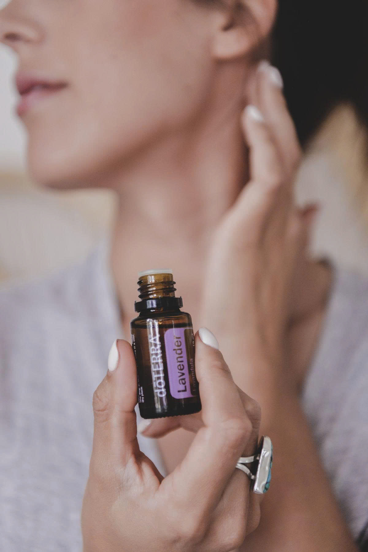 Tinh Dầu Lavender Giúp Ngủ Ngon Có Tốt Không? 7 Sự Thật Bạn Cần Biết